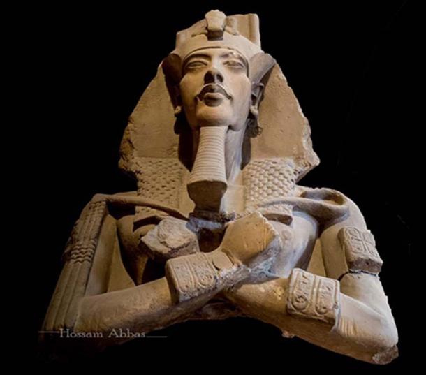 File:Colossal-sandstone-statue-of-Akhenaten.jpg