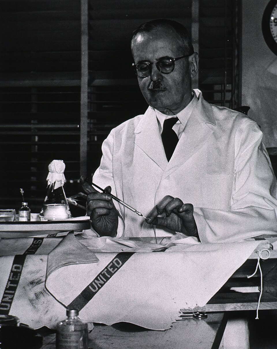 Bernardo Houssay en su laboratorio, 1949