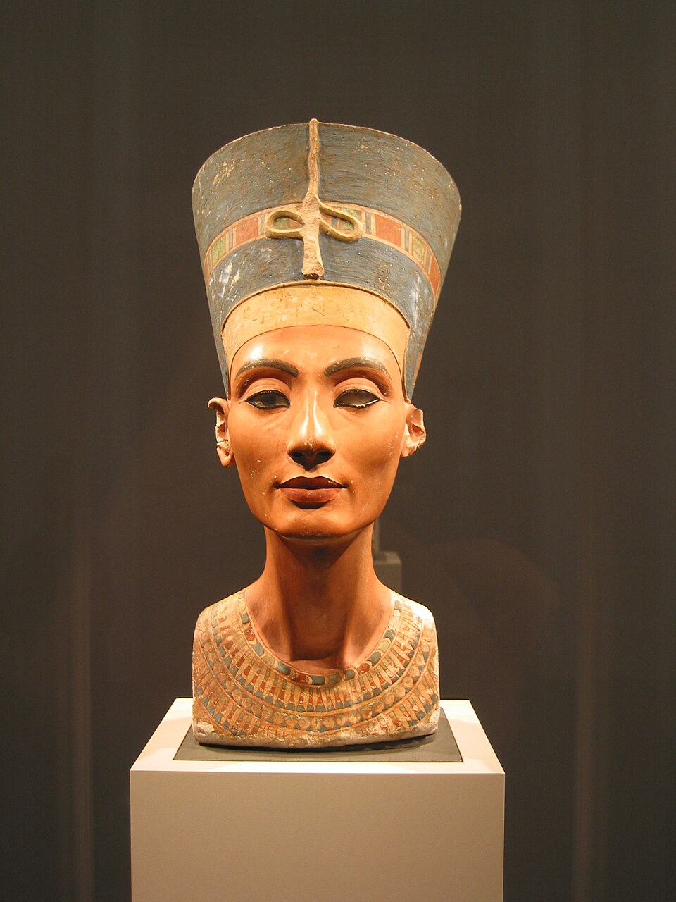 File:Nefertiti bust (front).jpg