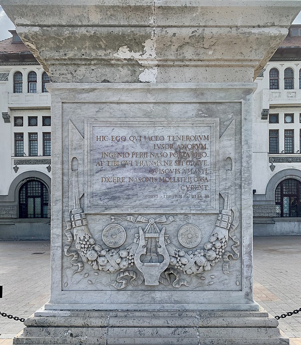 Estatua de Ovidio en Constanța, Rumania