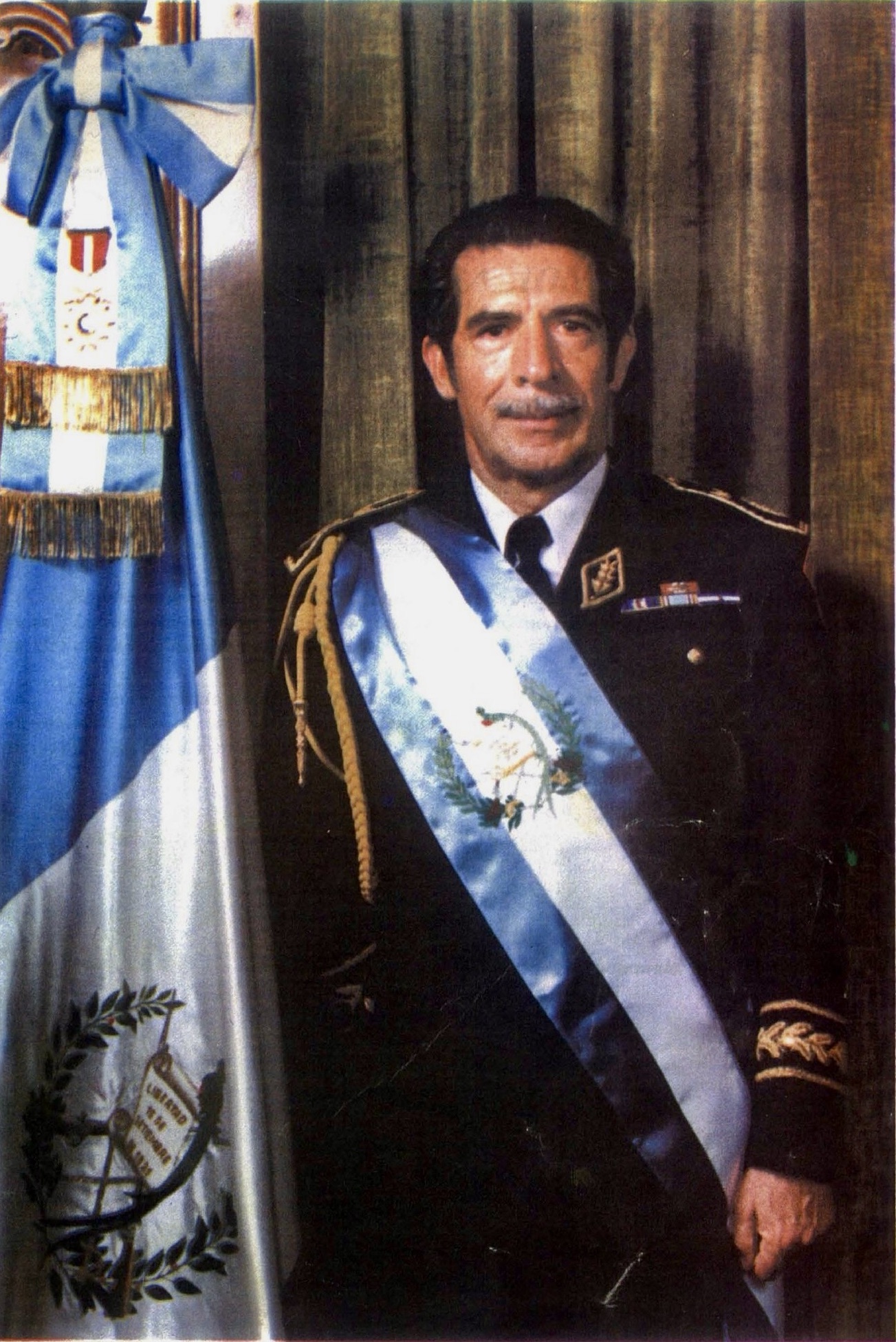 Retrato oficial de Efraín Ríos Montt
