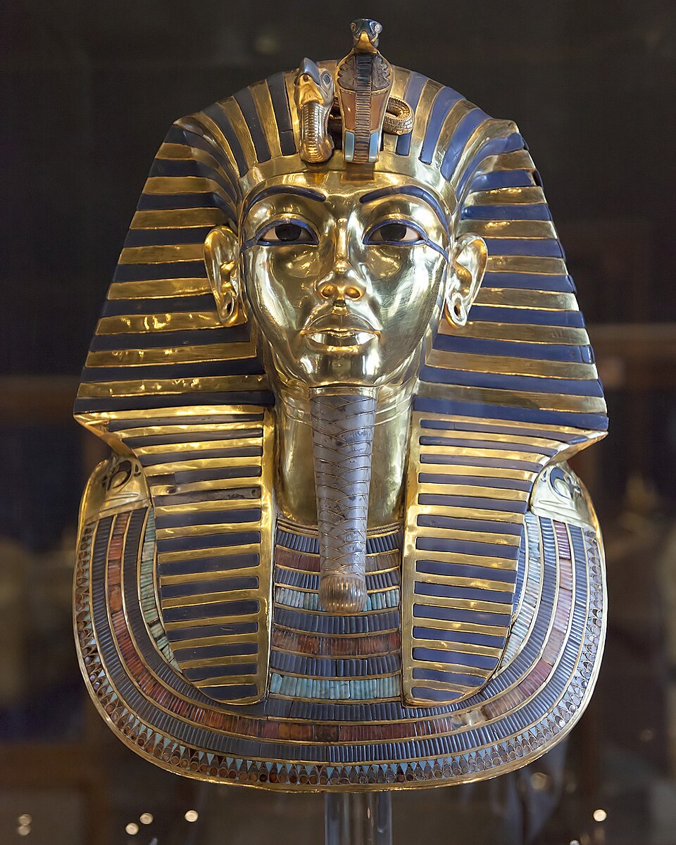 File:CairoEgMuseumTaaMaskMostlyPhotographed.jpg