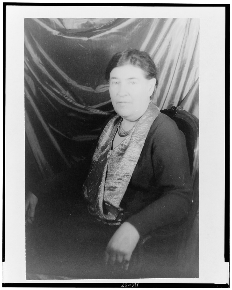 Portrait of Willa Cather LCCN2004662684